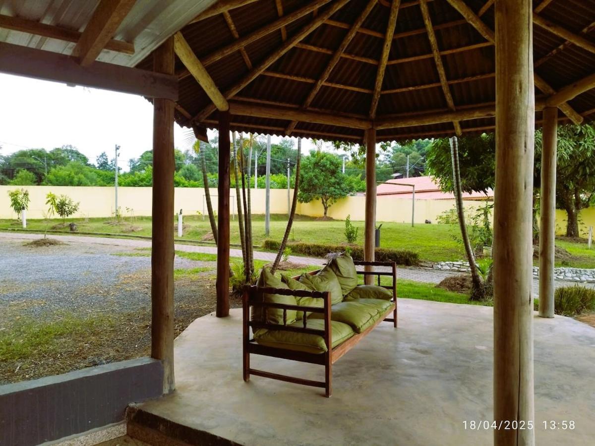 Chacara Charmosa Com Piscina, Campo De Futebol Villa Guaratingueta Exterior photo